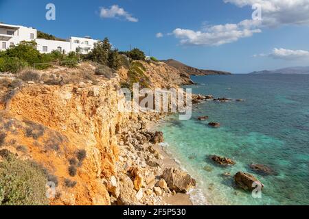 Grèce, île de Paros, Piso-Livadi - 27 septembre 2020 : vue sur la côte de la mer Égée . Banque D'Images