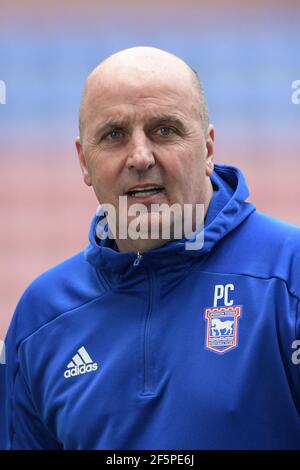 Wigan, Royaume-Uni. 27 mars 2021. Paul Cook directeur d'Ipswich Town au match à Wigan, Royaume-Uni, le 3/27/2021. (Photo de Simon Whitehead/News Images/Sipa USA) crédit: SIPA USA/Alay Live News Banque D'Images