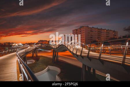 Coucher de soleil sur le boulevard San Pedro Alcántara, Marbella, Andalousie, Espagne Banque D'Images