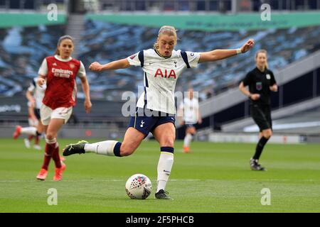 Londres, Royaume-Uni. 27 mars 2021. Rianna Dean de Tottenham Hotspur femmes prend un coup de feu au but. Barclays Women's super League match, Tottenham Hotspur Women v Arsenal Women au Tottenham Hotspur Stadium à Londres le samedi 27 mars 2021 . cette image ne peut être utilisée qu'à des fins éditoriales. Utilisation éditoriale uniquement, licence requise pour une utilisation commerciale. Aucune utilisation dans les Paris, les jeux ou les publications d'un seul club/ligue/joueur.pic par Steffan Bowen/Andrew Orchard sports Photography/Alay Live News crédit: Andrew Orchard sports Photography/Alay Live News Banque D'Images