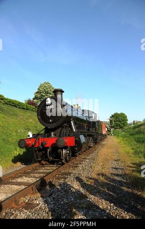 '3850' en quittant Winchcombe avec un train de marchandises et en direction de Greet tunnel. Banque D'Images