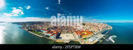 Vue panoramique aérienne de la vieille ville de Lisbonne. Commerce Square. Horizon aérien Banque D'Images