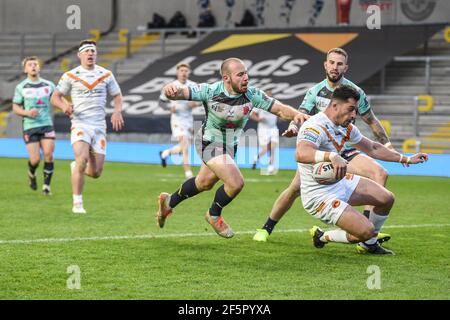 Leeds, Angleterre - 26 mars 2021 - Dragons Catalanes Benjamin Garcia marque un essai lors de la ligue de rugby Betfred Super League Round 1 Dragons Catalanes vs Hull Kingston Rovers au stade Emerald Headingley, Leeds, Royaume-Uni Dean Williams/Alay Live News Banque D'Images