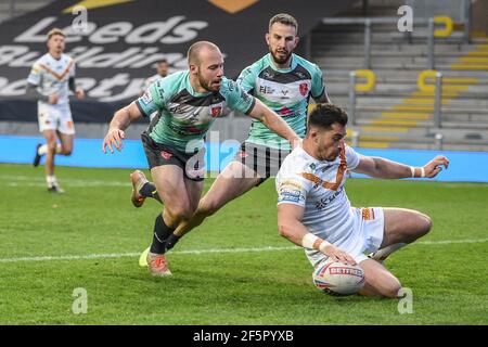 Leeds, Angleterre - 26 mars 2021 - Dragons Catalanes Benjamin Garcia marque un essai lors de la ligue de rugby Betfred Super League Round 1 Dragons Catalanes vs Hull Kingston Rovers au stade Emerald Headingley, Leeds, Royaume-Uni Dean Williams/Alay Live News Banque D'Images