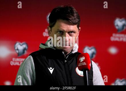 Luc Holtz, directeur luxembourgeois, est interviewé avant le match de qualification de la coupe du monde de la FIFA 2022 au stade Aviva, à Dublin, en Irlande. Date de la photo: Samedi 27 mars 2021. Banque D'Images
