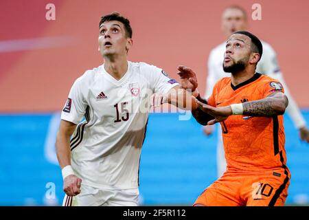 AMSTERDAM, PAYS-BAS - MARS 27: Vladislavs Fjodorovs de Lettonie, Memphis Delay des pays-Bas pendant la coupe du monde de la FIFA 2022 Qatar qualifier mat Banque D'Images