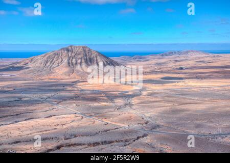 La montagne de Tindaya à Fuerteventura, îles Canaries, Espagne. Banque D'Images