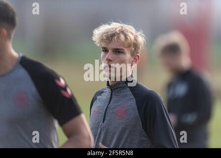 Bök, Hongrie. 27 mars 2021. Gustav Isaksen, du Danemark, vu lors d'une session d'entraînement au centre d'entraînement Bök à Bök pendant le championnat de l'UEFA EURO U-21. (Crédit photo : Gonzales photo/Alamy Live News Banque D'Images