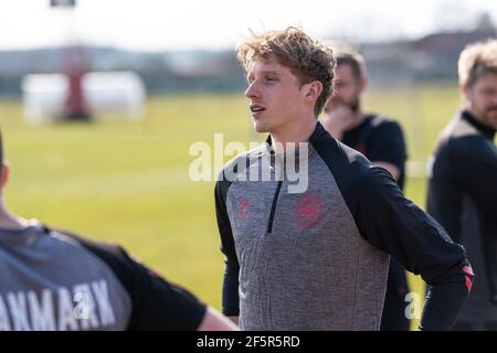 Bök, Hongrie. 27 mars 2021. Mads Roerslev, du Danemark, vu lors d'une session d'entraînement au centre d'entraînement Bök à Bök pendant le championnat de l'UEFA EURO U-21. (Crédit photo : Gonzales photo/Alamy Live News Banque D'Images