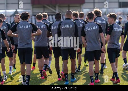 Bök, Hongrie. 27 mars 2021. Les joueurs danois ont assisté à une séance d'entraînement au centre d'entraînement Bök à Bök pendant le championnat de l'UEFA EURO U-21. (Crédit photo : Gonzales photo/Alamy Live News Banque D'Images