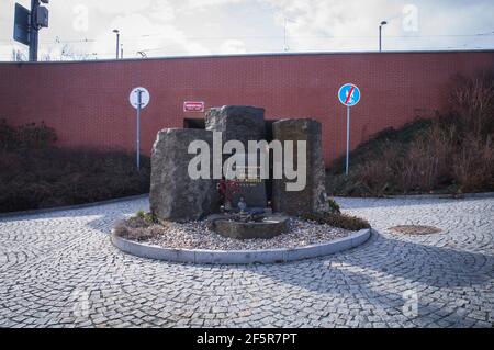 Le mémorial marquant le lieu de la mort de Vaclav Moravek a été dévoilé le 2014 dans un parc portant son nom dans le quartier de Prague 6, en République tchèque Banque D'Images