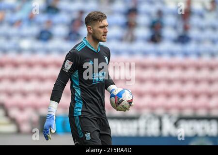 Wigan, Royaume-Uni. 27 mars 2021. Tomas Saint #1 de la ville d'Ipswich avec le ballon à Wigan, Royaume-Uni le 3/27/2021. (Photo de Simon Whitehead/News Images/Sipa USA) crédit: SIPA USA/Alay Live News Banque D'Images