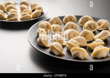 Boulettes faites à la main, cuisine maison. Cuisine russe Banque D'Images