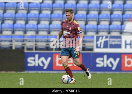 Wigan, Royaume-Uni. 27 mars 2021. Luke Chambers #4 de la ville d'Ipswich avec le ballon à Wigan, Royaume-Uni le 3/27/2021. (Photo de Simon Whitehead/News Images/Sipa USA) crédit: SIPA USA/Alay Live News Banque D'Images