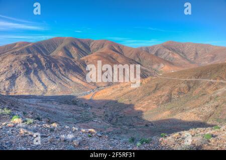 Barranco de las Penitas sur l'île de Fuerteventura depuis le point de vue de Risco de las Penas, îles Canaries, Espagne. Banque D'Images