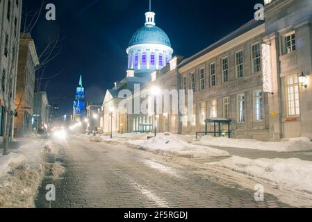 Photo de longue exposition du marché Bonsecours de Montréal en hiver Banque D'Images