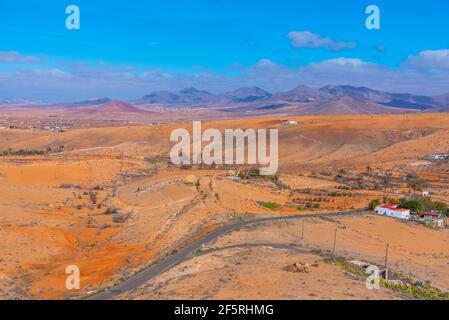 Vue aérienne du paysage stérile à Fuerteventura, îles Canaries, Espagne. Banque D'Images