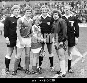 PORTSMOUTH FC, POMPEY, TERRY BRISLEY, REF ALAN ROBINSON PIC MIKE WALKER, Banque D'Images