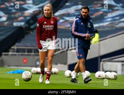 Londres, Royaume-Uni. 27 mars 2021. EDGWARE, ANGLETERRE - MARS 27: Leah Williamson d'Arsenal pendant FA Women's Spur League betweenTottenham Hotspur et Arsenal femmes au Tottenham Hotspur Stadium, Londres, Royaume-Uni le 27 Mars 2021 crédit: Action Foto Sport/Alay Live News Banque D'Images