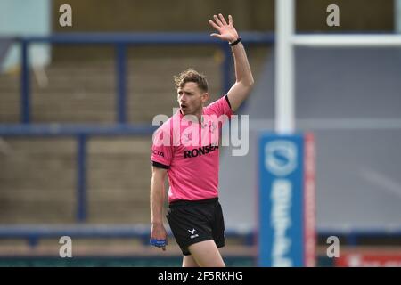 Leeds, Royaume-Uni. 27 mars 2021. RFL Referee Scott Mikaluskaspendant le match à Leeds, Royaume-Uni le 3/27/2021. (Photo de Richard long/News Images/Sipa USA) crédit: SIPA USA/Alay Live News Banque D'Images