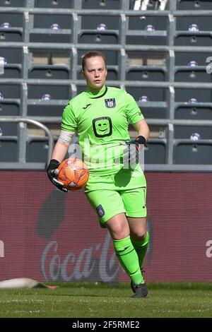 Anderlecht, Belgique. 27 mars 2021. Gardien de but Lowiese Seynhont (1) d'Anderlecht photographié pendant un match de football féminin entre RSC Anderlecht Dames et White Star Woluwe le 18 e et dernier jour d'allumette avant les séries de la saison 2020 - 2021 de la Super League belge de Womens, samedi 27 mars 2021 à Bruxelles, Belgique . PHOTO SPORTPIX.BE | SPP | DIRK VUYLSTEKE crédit: SPP Sport Press photo. /Alamy Live News Banque D'Images