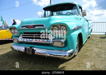 Une Chevrolet GMC 1959 pickup Apache sans rouler sur l'affichage à l'English Riviera Classic Car Show, Paignton, Devon, Angleterre. UK. Banque D'Images