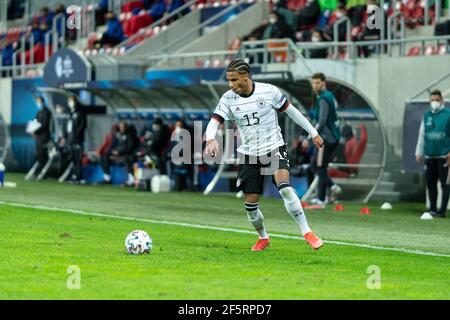 Szekesfehervar, Hongrie. 27 mars 2021. Ismail Jakobs (15) d'Allemagne vu lors du match de l'UEFA EURO U-21 entre l'Allemagne et les pays-Bas à Sostoi Stadion à Szekesfehervar. (Crédit photo : Gonzales photo/Alamy Live News Banque D'Images