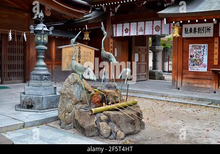 Le temple de Kushida est un temple shinto situé dans le centre de Fukuoka. Selon la légende, l'eau de ce puits accorde la longévité et la jeunesse éternelle. Banque D'Images