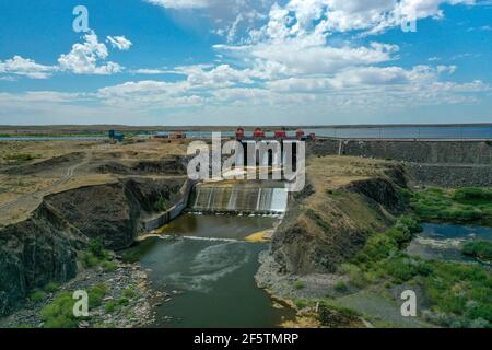 platine sur le dessus de la rivière vue sur l'eau qui coule Banque D'Images