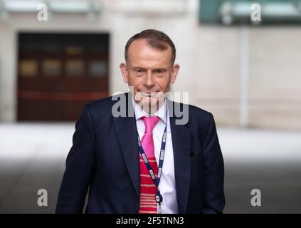 Londres, Royaume-Uni. 28 mars 2021. Le journaliste et présentateur de télévision, Andrew Marr, quitte les studios BBC après avoir présenté son spectacle, « The Andrew Marr Show ». Crédit : Mark Thomas/Alay Live News Banque D'Images