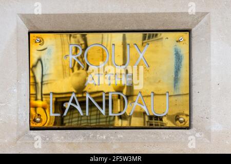 Panneau sur le Roux au restaurant Landau à Portland place, Londres. Banque D'Images