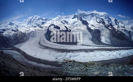 Panorama du Gornergletscher, ou glacier Gorner, depuis le Gornergrat en Suisse, conditions estivales Banque D'Images