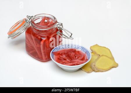 Gingembre mariné en verre et pelé, tranches de gingembre, Allemagne Banque D'Images