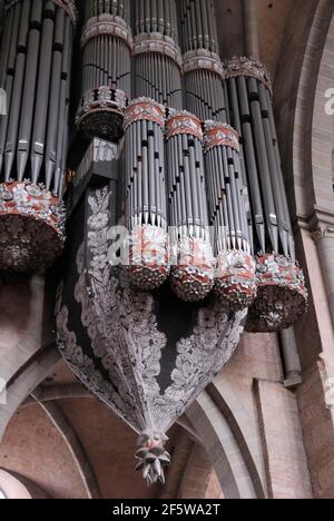 Orgue de l'église, cathédrale Saint-Pierre de Trèves, cathédrale de Trèves, orgue principal, orgue de nid d'hirondelles, Trèves, Rhénanie-Palatinat, Allemagne Banque D'Images