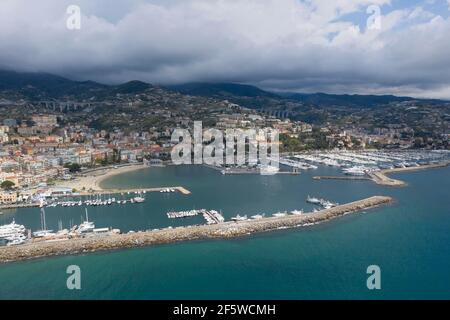 Vue aérienne Sanremo, port, province Imperia, région Ligurie, Riviera di Ponente, Italie Banque D'Images