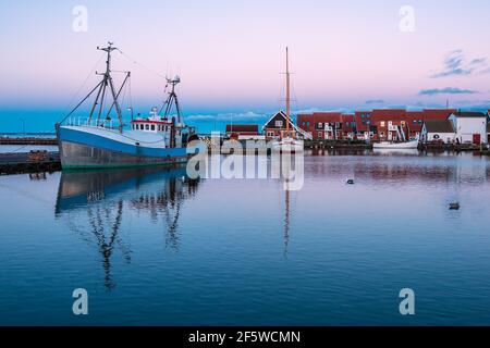 Vue du port de Klintholm Havn au Danemark. Banque D'Images
