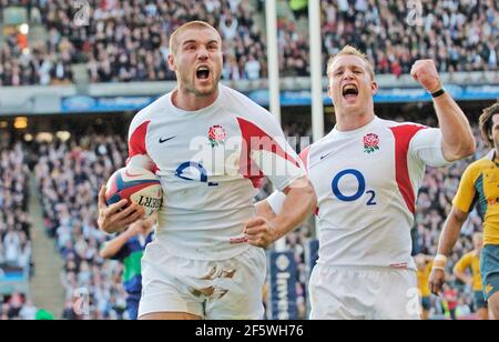 ANGLETERRE V AUSTRALIE 1AT TWICKENHAM BEN COHEN APRÈS AVOIR OBTENU SON SCORE 1ÈRE ESSAI 2/11/2005 PHOTO DAVID ASHDOWNRUGBY ANGLETERRE Banque D'Images