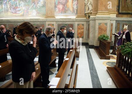 Rome, Italie. 27 mars 2021. 27 mars 2021 : le Cardinal Pietro Parolin a célébré la messe pour l'inauguration de l'année judiciaire du Tribunal de la Cité du Vatican crédit d'Etat : Agence de photo indépendante/Alamy Live News Banque D'Images