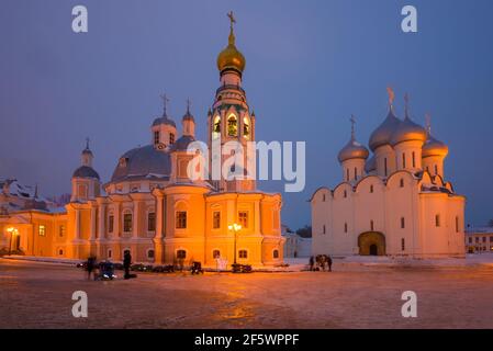 Place du Kremlin le soir de janvier. Vologda, Russie Banque D'Images