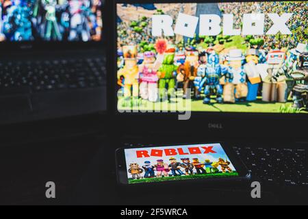 Roblox est une plate-forme de jeu en ligne et un système de création de jeu. Il permet aux utilisateurs de programmer des jeux et de jouer à des jeux créés par d'autres utilisateurs. Banque D'Images