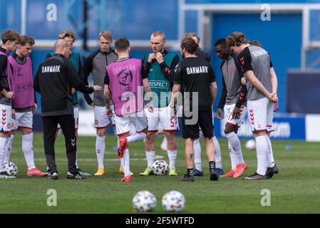 Gyor, Hongrie. 28 mars 2021. Les joueurs du Danemark s'échauffent avant le match de l'UEFA EURO U-21 entre l'Islande et le Danemark à Gyirmoti Stadion à Gyor. (Crédit photo : Gonzales photo/Alamy Live News Banque D'Images