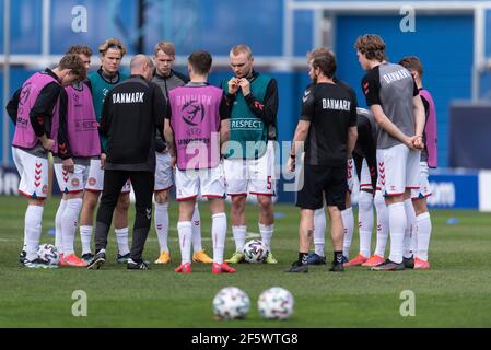 Gyor, Hongrie. 28 mars 2021. Les joueurs du Danemark s'échauffent avant le match de l'UEFA EURO U-21 entre l'Islande et le Danemark à Gyirmoti Stadion à Gyor. (Crédit photo : Gonzales photo/Alamy Live News Banque D'Images