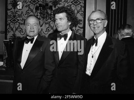 Bob Hope, Patrick Wayne et Jack Albertson le 21 mars 1980 crédit : Ralph Dominguez/MediaPunch Banque D'Images