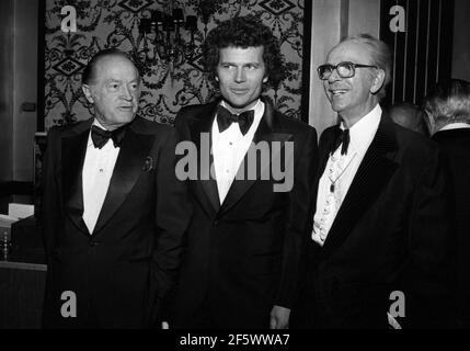 Bob Hope, Patrick Wayne et Jack Albertson le 21 mars 1980 crédit : Ralph Dominguez/MediaPunch Banque D'Images