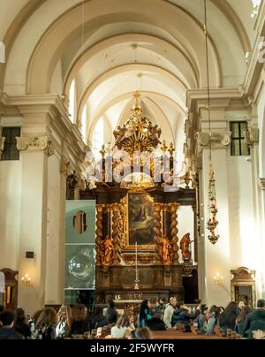 Prague, République tchèque, 22 mars 2019 : autel de l'église notre-Dame triomphante, Prague, République tchèque Banque D'Images