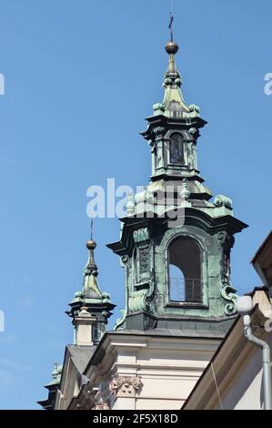 Rue Sainte-Anna, Cracovie, Pologne - 04 septembre 2020 ; tourelle à l'église Sainte-Anna. Banque D'Images