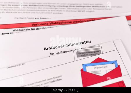 Dossenheim, Allemagne - Mars 2021: Bulletin de vote allemand pour décision publique Banque D'Images