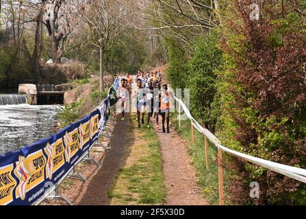 Milan, Italie. 28 mars 2021. San Vittore Olana, Italie FIVE MILLS 2021 World Athletic Cross 89e édition vainqueur de la course masculine 1 Nibret Melak, 2e place Leonard Kipkemoi Bett, 3e place Muktar Edris dans la photo: Moments de la course crédit: Agence de photo indépendante/Alamy Live News Banque D'Images