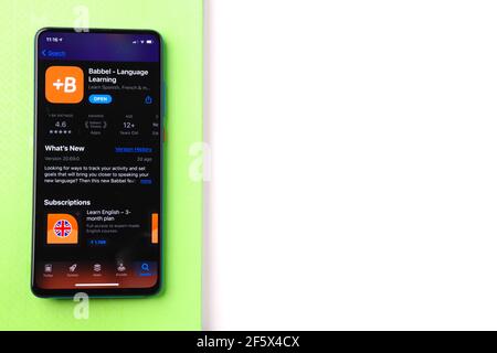 Assam, inde - 30 mars 2021 : logo Babbel sur l'écran du téléphone image de stock. Banque D'Images