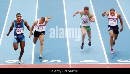 LE 9E CHAMPIONNAT DU MONDE EN SALLE DE L'IAAF À LA NATIONAL INDOOR ARENA BIRMINGHAM. THE MENS 60M FINAL L-R ) JUSTIN GATLIN (USA) JASON GARDNER (GBR) GABOR DOBOS (HUN) MARK LEWIS-FRANCIS 14/3/2003 PHOTO DAVID ASHDOWN Banque D'Images